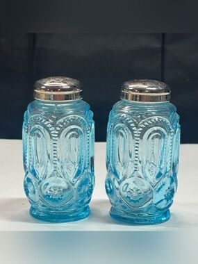 Vintage LE Smith Moon and Stars Colonial Blue Salt & Pepper Shakers